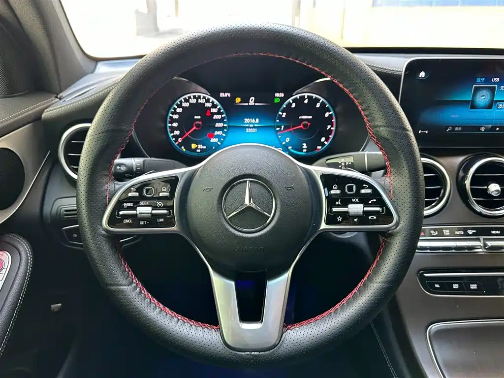 Mercedes-Benz GLC Coupe 2020 GLC 260 4MATIC Coupe SUV фото 12