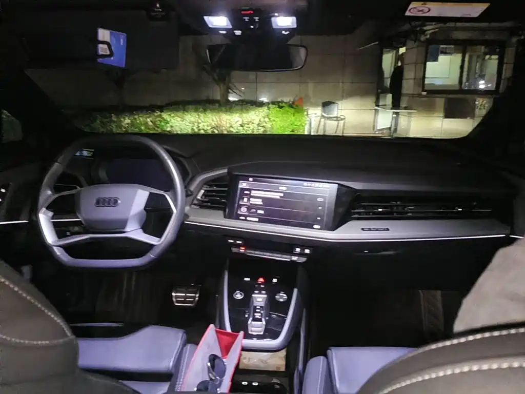 Photo 11 - Audi Q5 e-tron