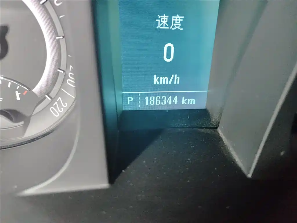 Buick GL8 2018 28T Premium Model China VI фото 5