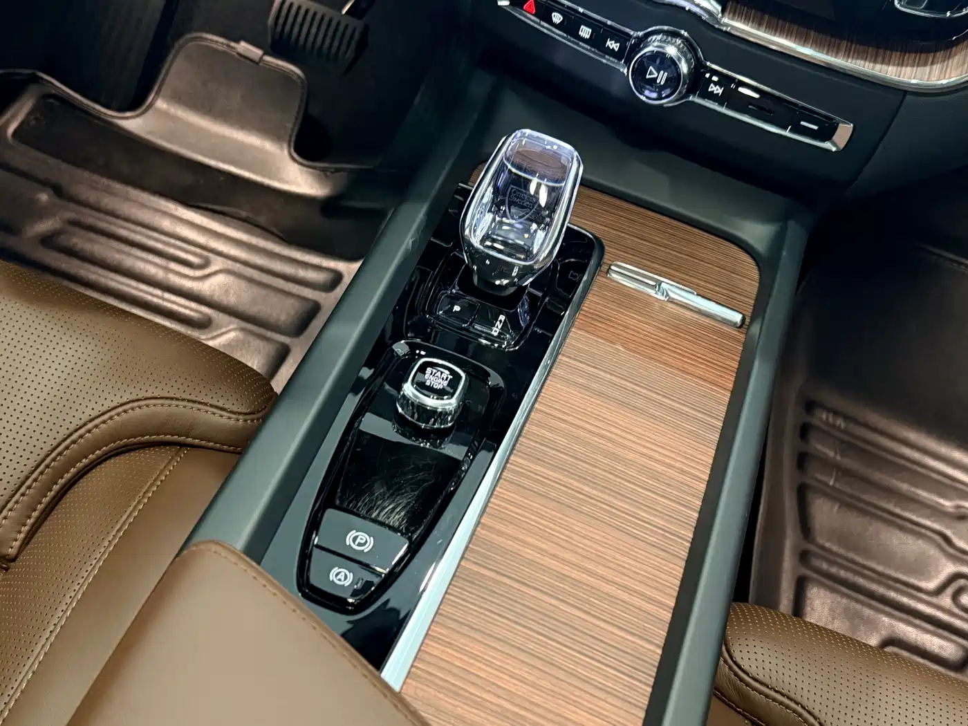 VOLVO XC60 PLUG IN HYBRID