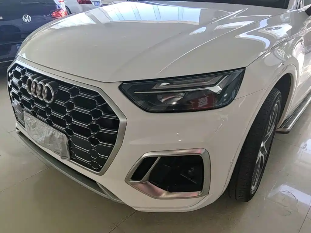 Фото 24 - Audi Q5L