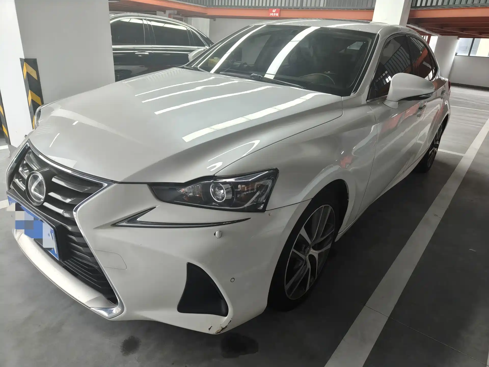 صورة 1 - Lexus IS