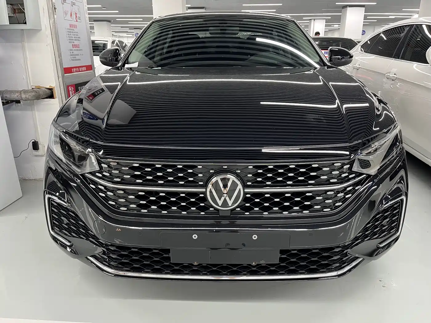 Volkswagen Passat 2025 Outstanding 380TSI Starlight Dragon Soaring Edition фото 2