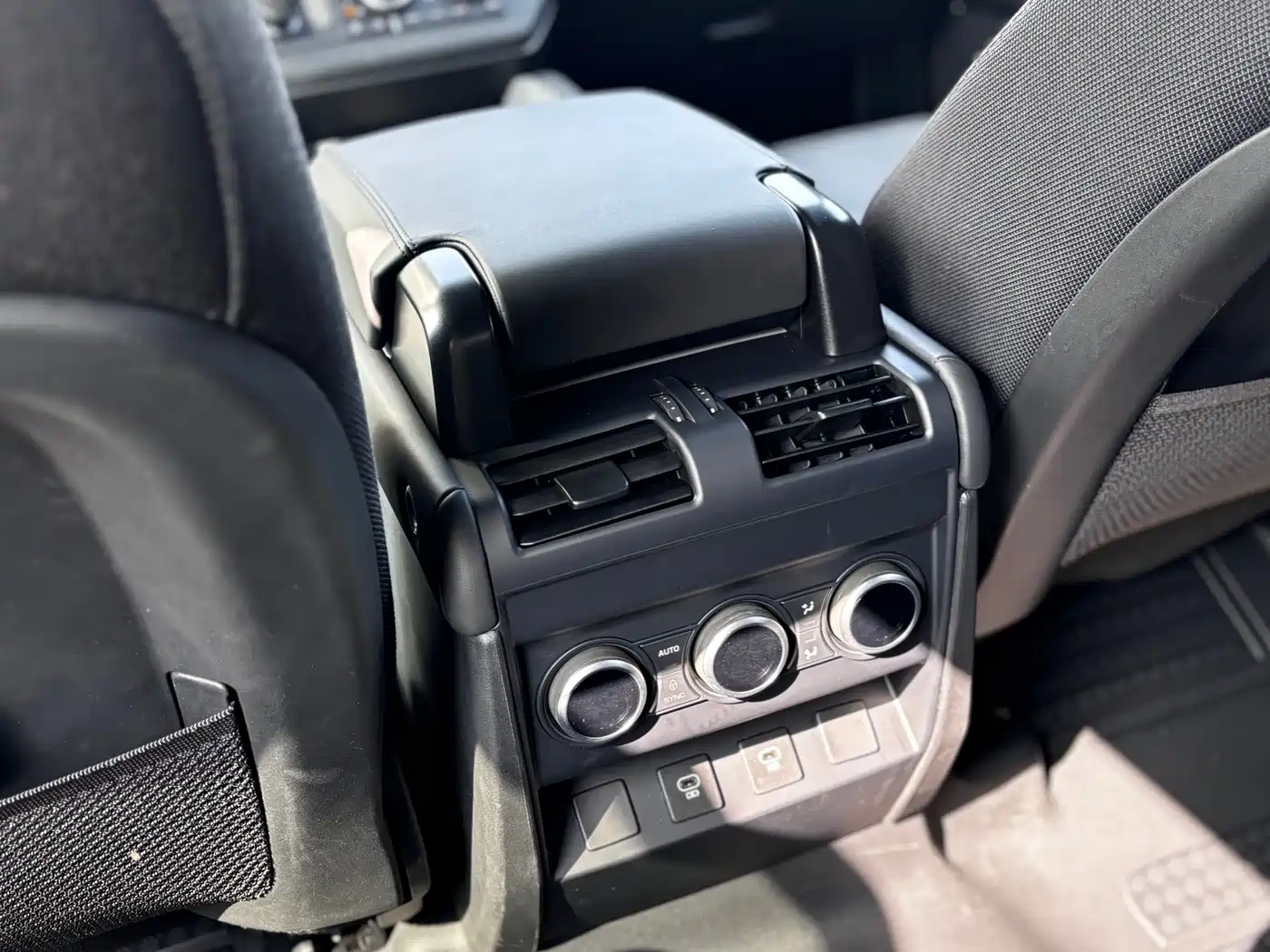 Land Rover Defender 2025 110 3.0T P400 X фото 21