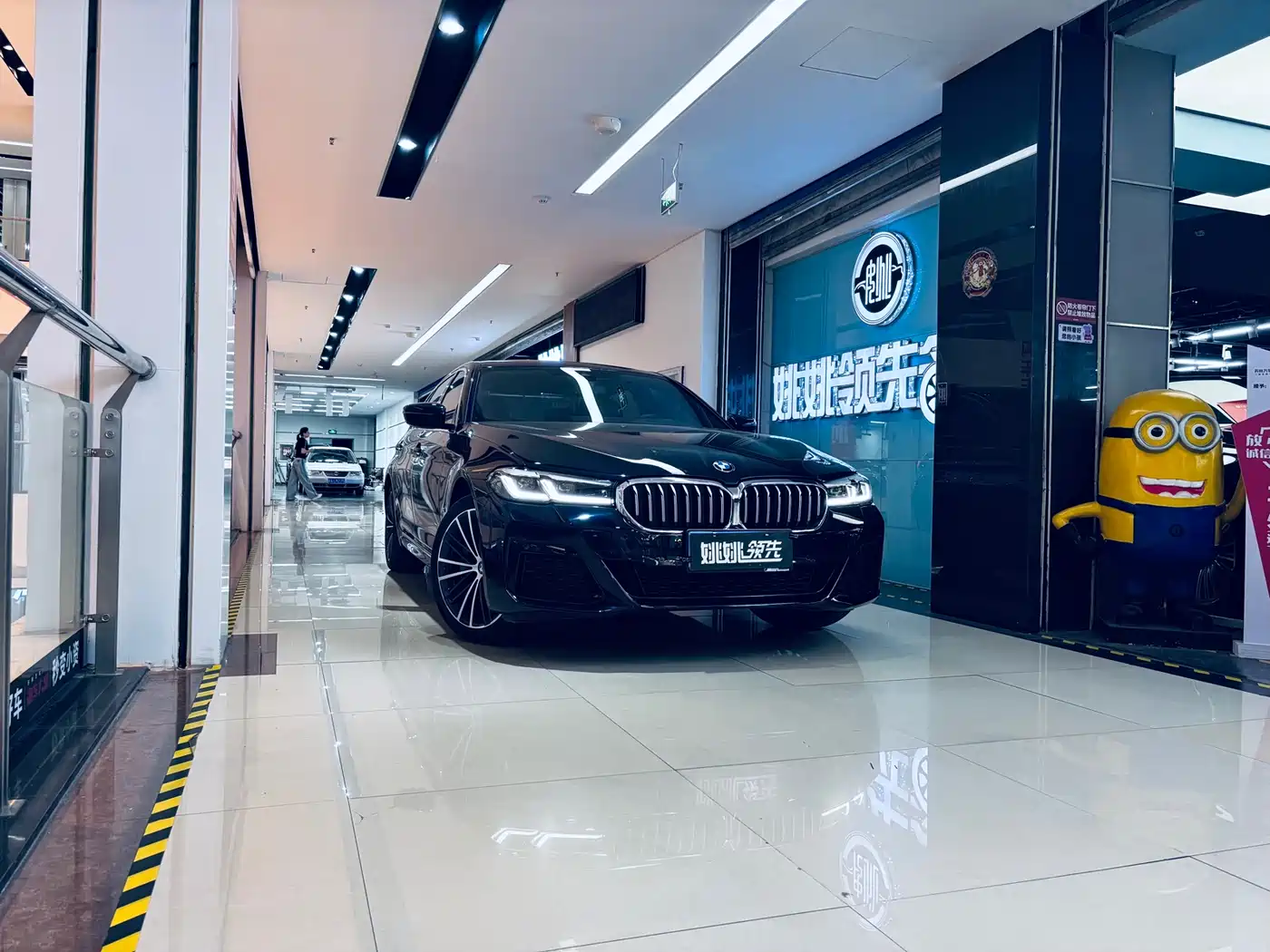 BMW 5 Series 2023 Facelift 530Li Leading M Sport Package фото 12