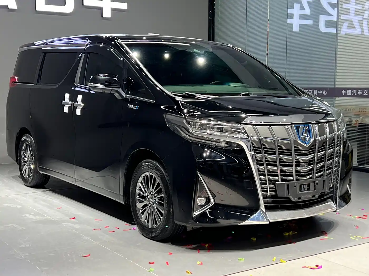 Toyota Alphard 2019 Hybrid 2.5L Premium Edition фото 3