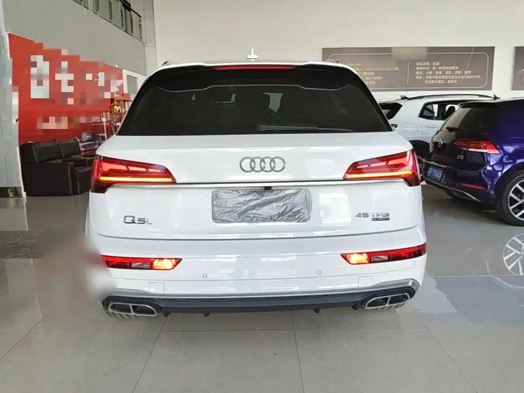 Фото 6 - Audi Q5L