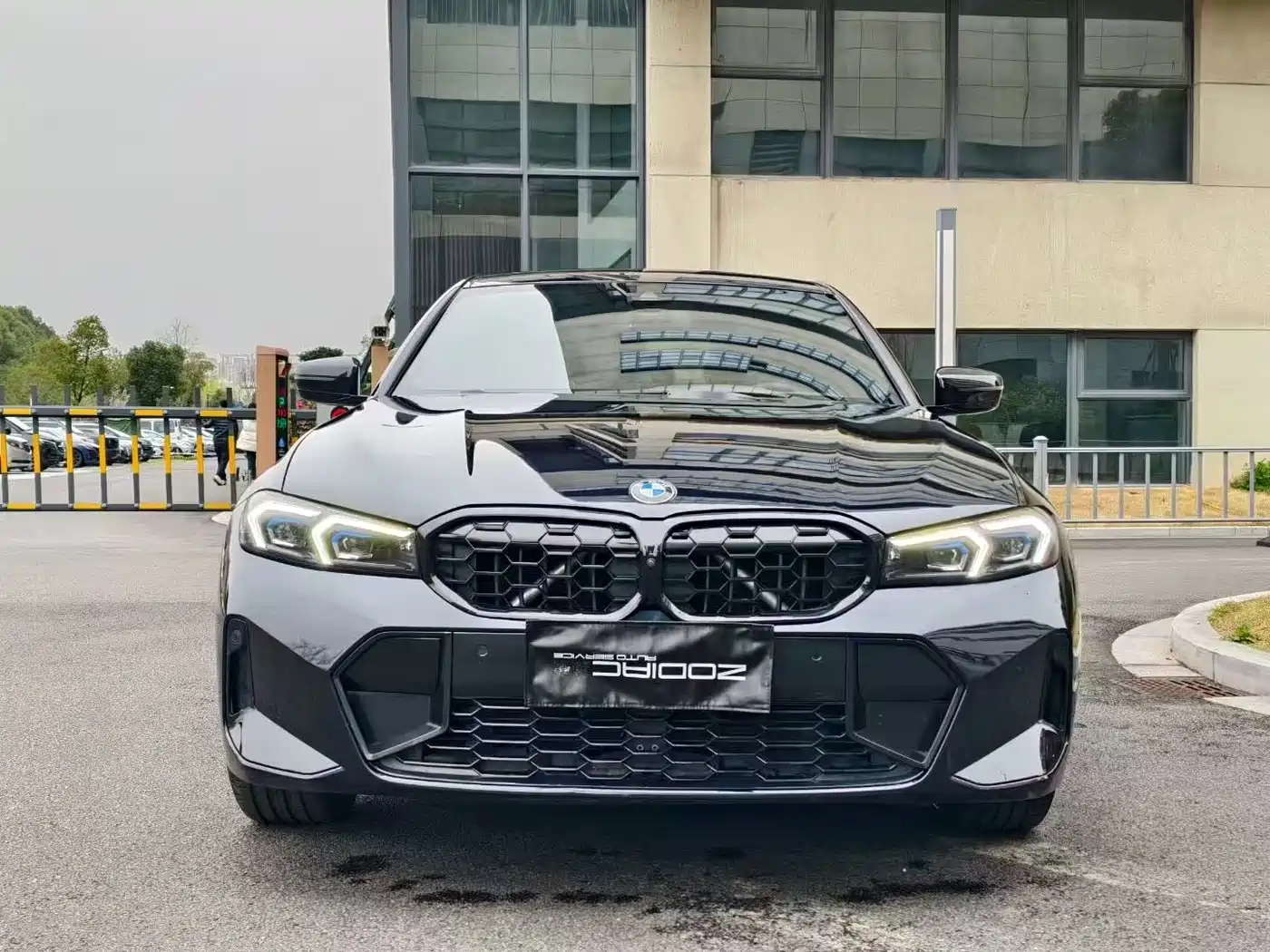 BMW 3 Series 2023 330Li M Sport Dark Night Package фото 2