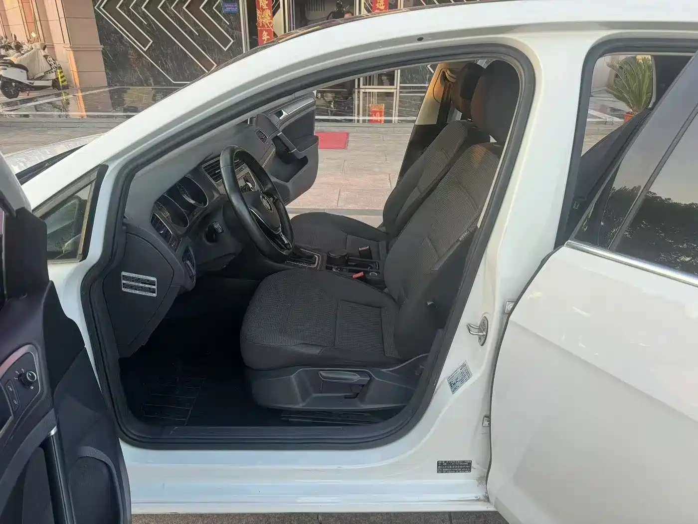 Volkswagen Golf 2016 1.6L Automatic Comfort фото 6