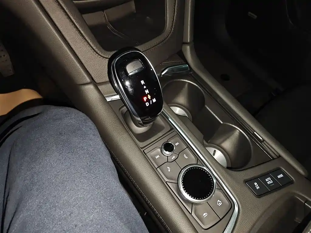 CADILLAC XT6