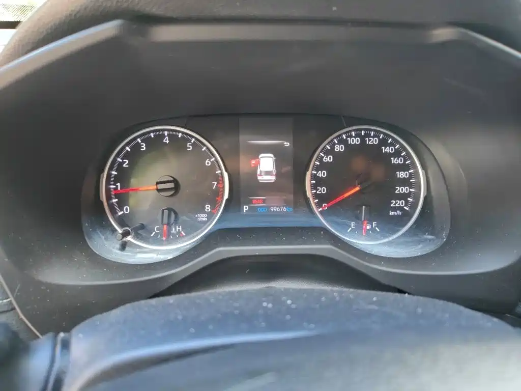 Фото 4 - Toyota RAV4