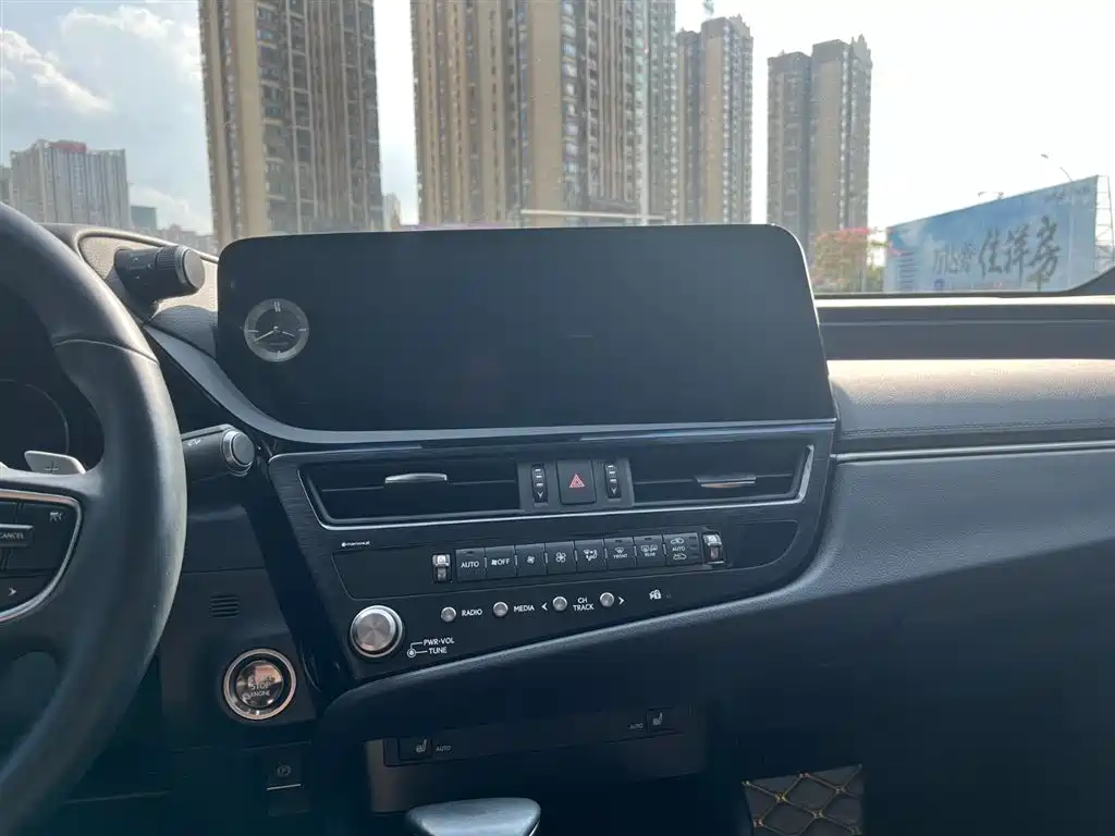 Lexus ES 2022 200 Excellence Edition фото 16