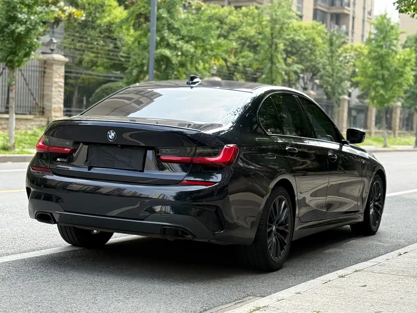 BMW 3 Series 2021 325i M Sport Night Edition фото 4