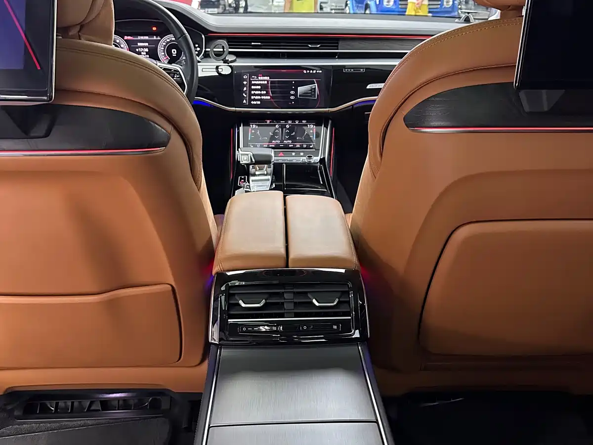 Фото 33 - Audi A8