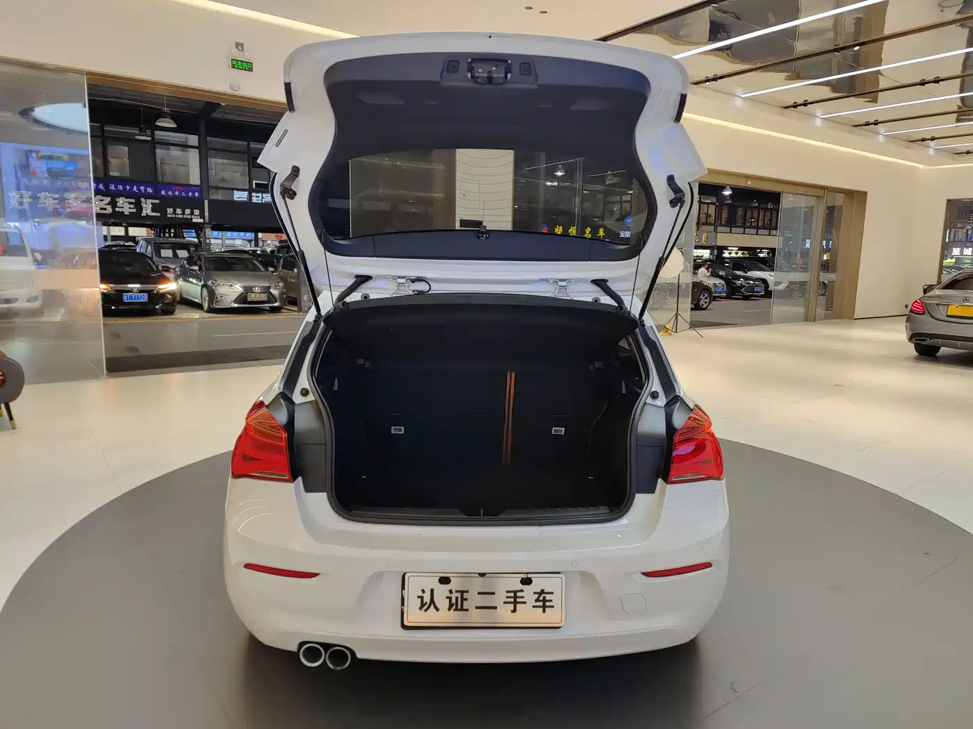 BMW 1 Series (Import) 2016 120i Leading Model фото 15