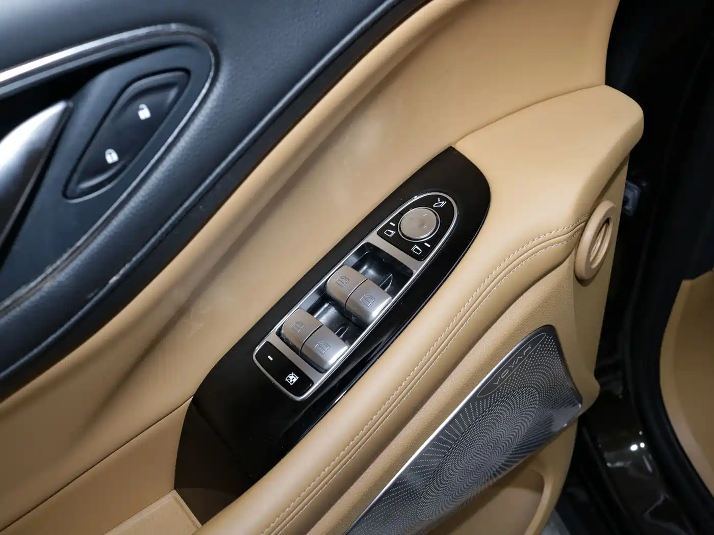 Voyah Auto Voyah Dreamer 2025 PHEV AWD Flagship Kunpeng Edition фото 5