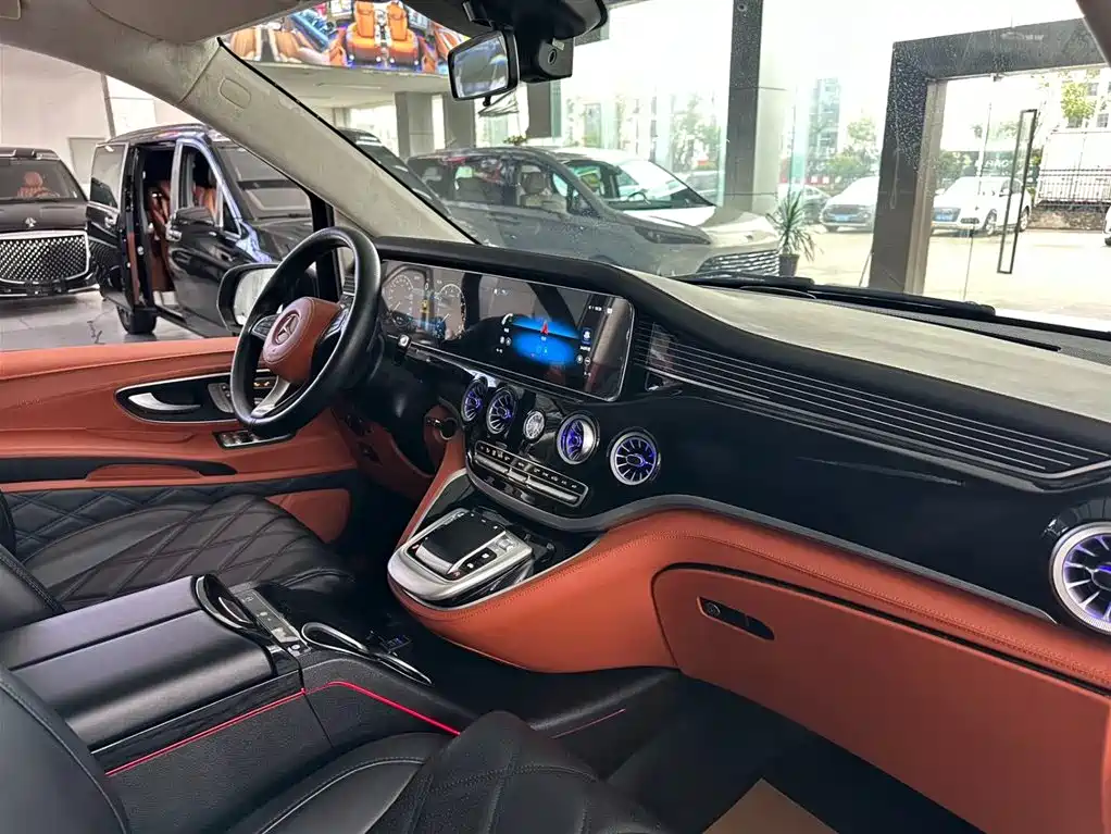 Mercedes-Benz Vito 2023 2.0T Business 7-Seater фото 4