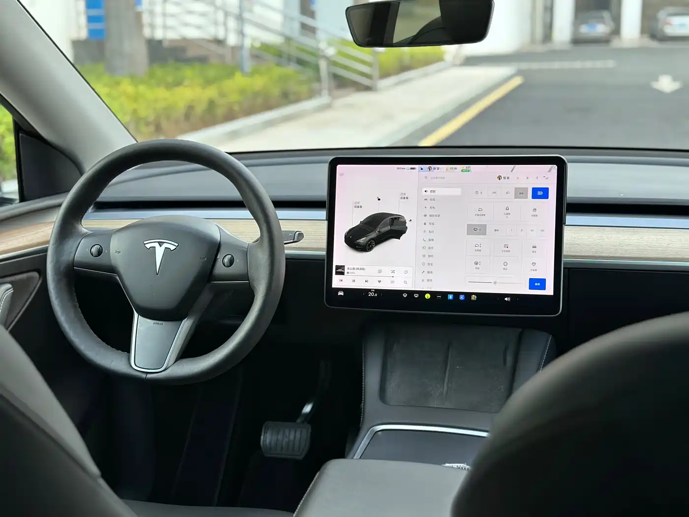 TESLA MODEL Y