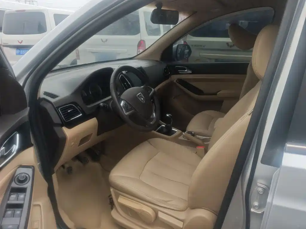 Baojun 730 2015 2014 1.5L Manual Luxury 7-seater