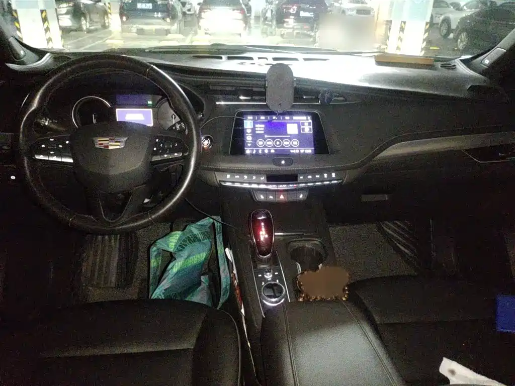Cadillac XT4 2021 28T FWD Premium Edition фото 13