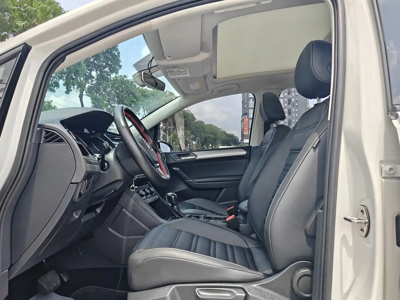 Volkswagen Touran 2018 Touran L 280TSI DSG Comfort 7-seater China V фото 13