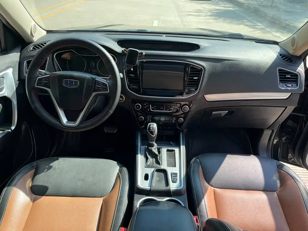 Фото 7 - Geely Emgrand X6