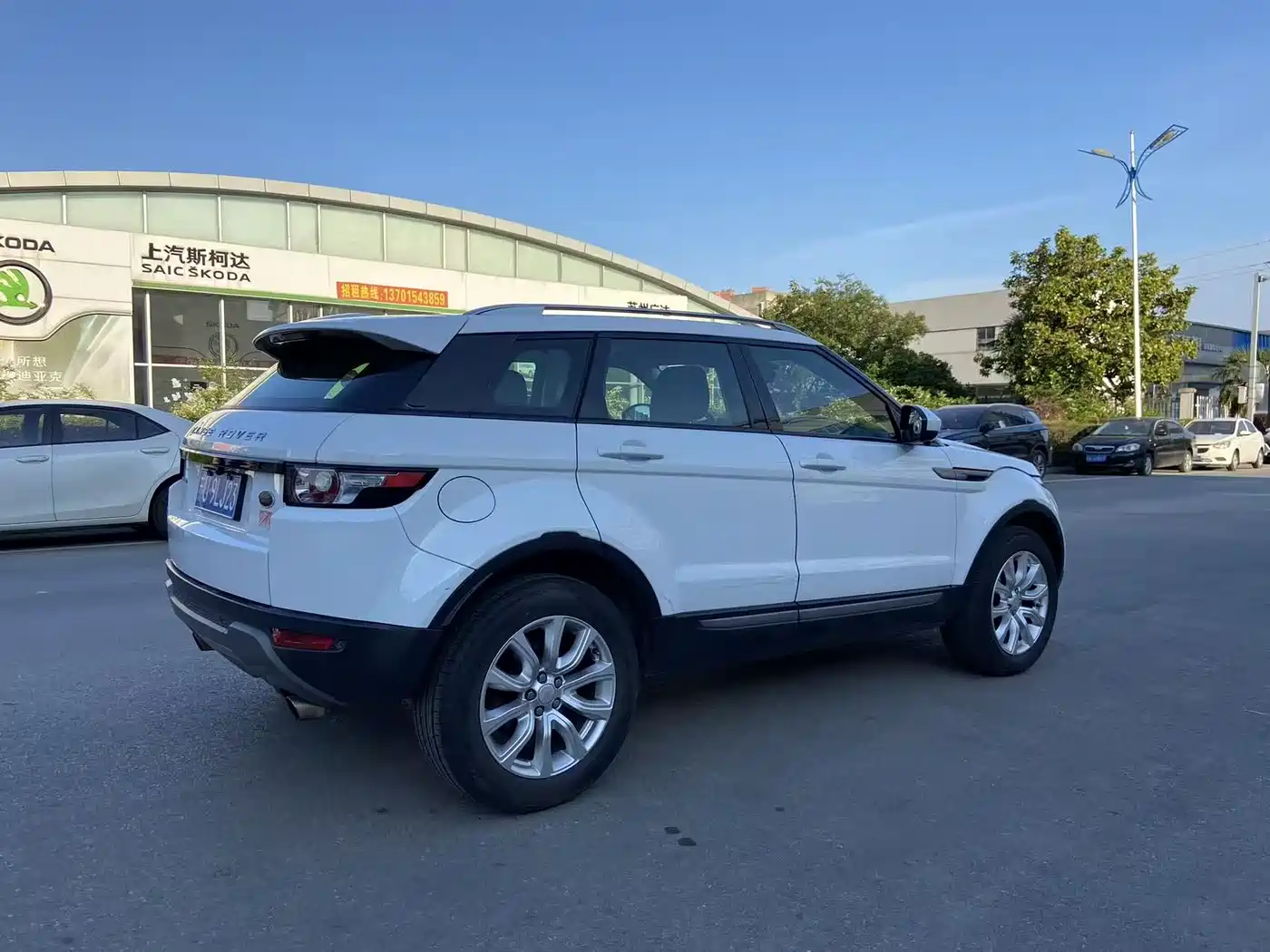 Land Rover Range Rover Evoque 2015 2.0T 5-Door Intelligent Edition фото 4