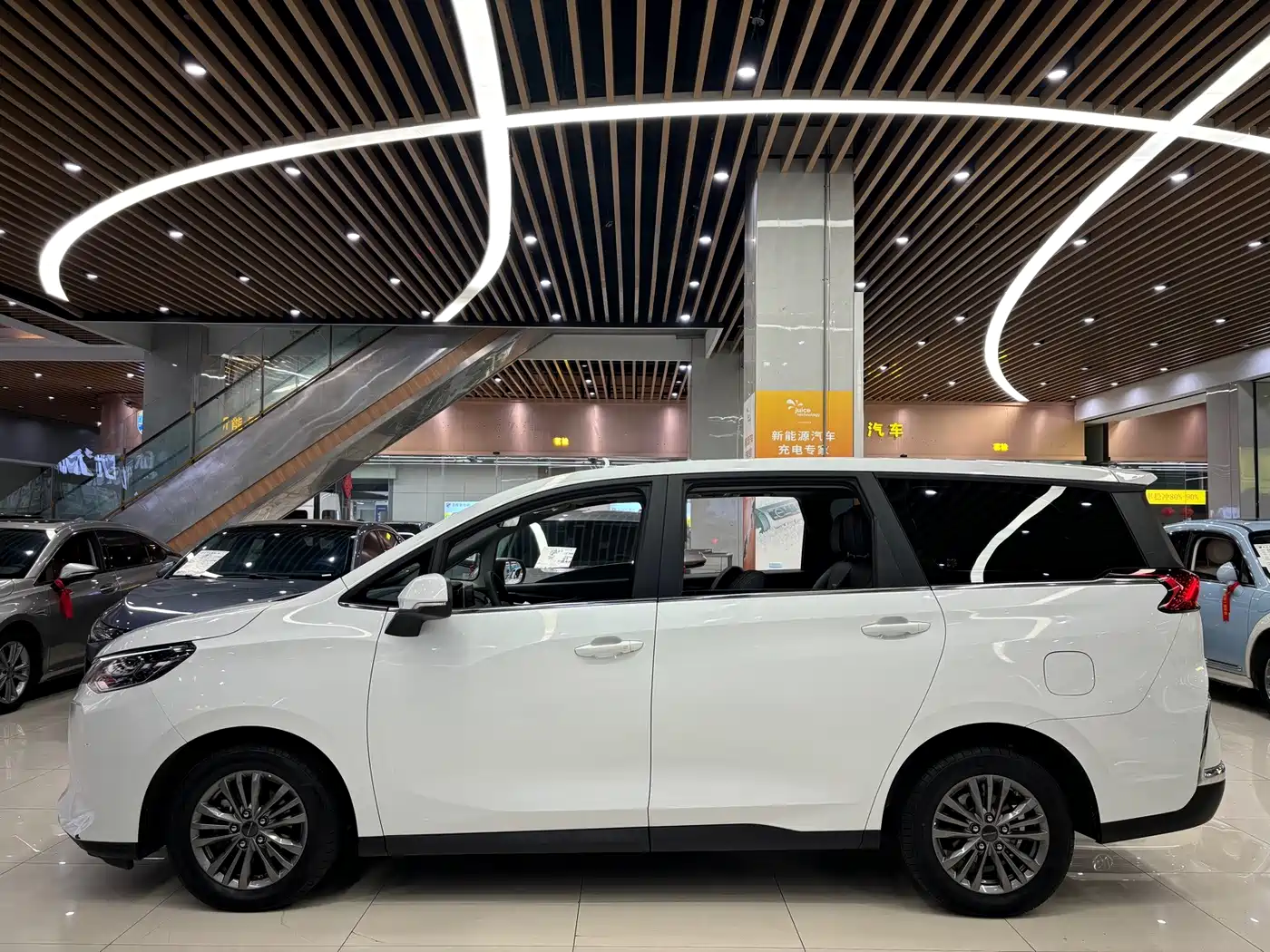 Maxus Dajia 5 2025 2024 1.3T PLUG IN Joy Edition 7-Seater