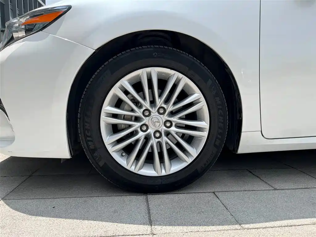 Lexus ES 2015 200 Elite Edition фото 9