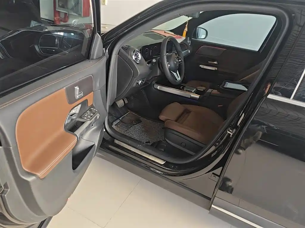 MERCEDES-BENZ GLB
