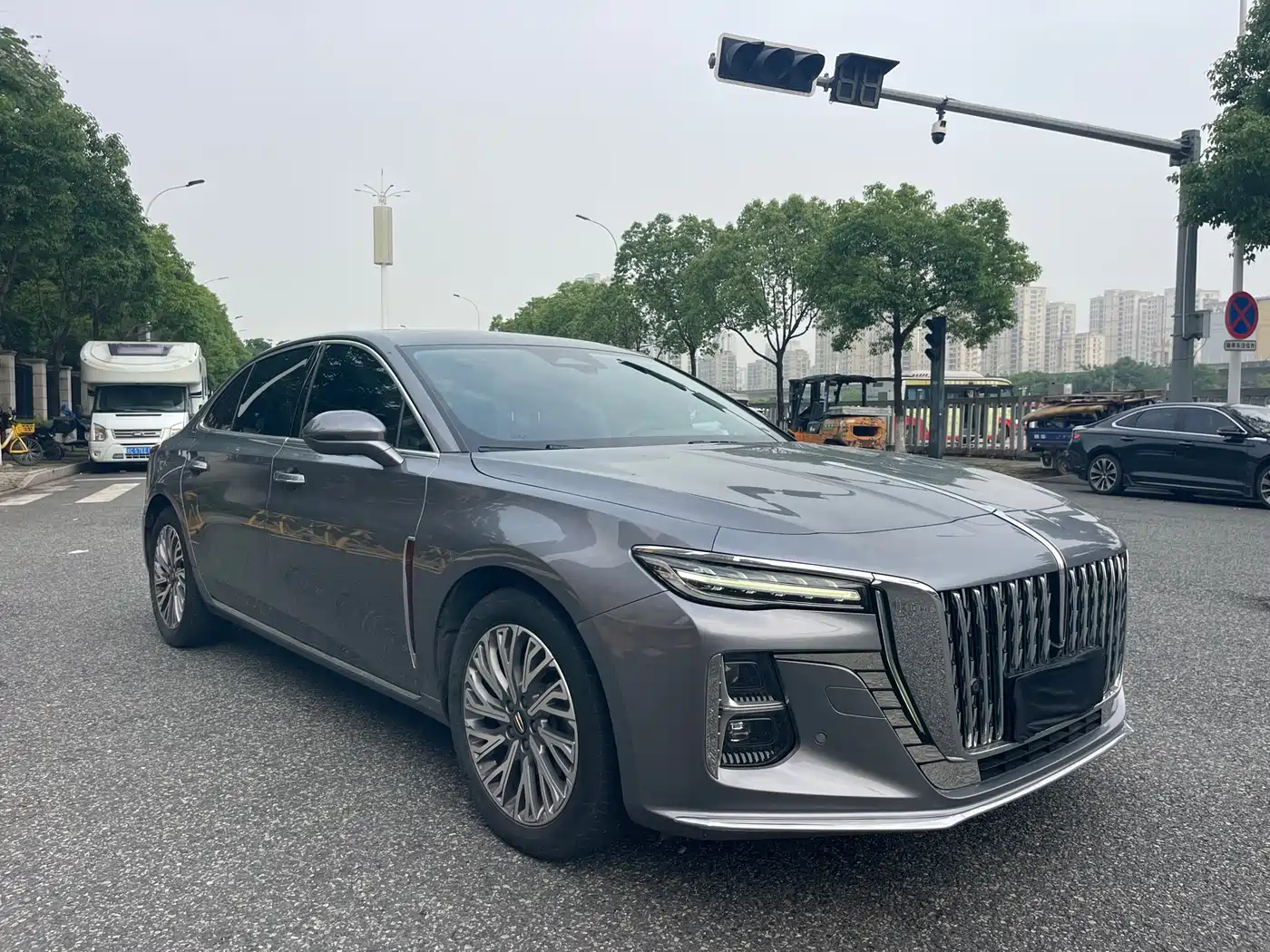 Hongqi H5 2024 2.0T Automatic Smart Connect Flag Smooth Edition фото 3