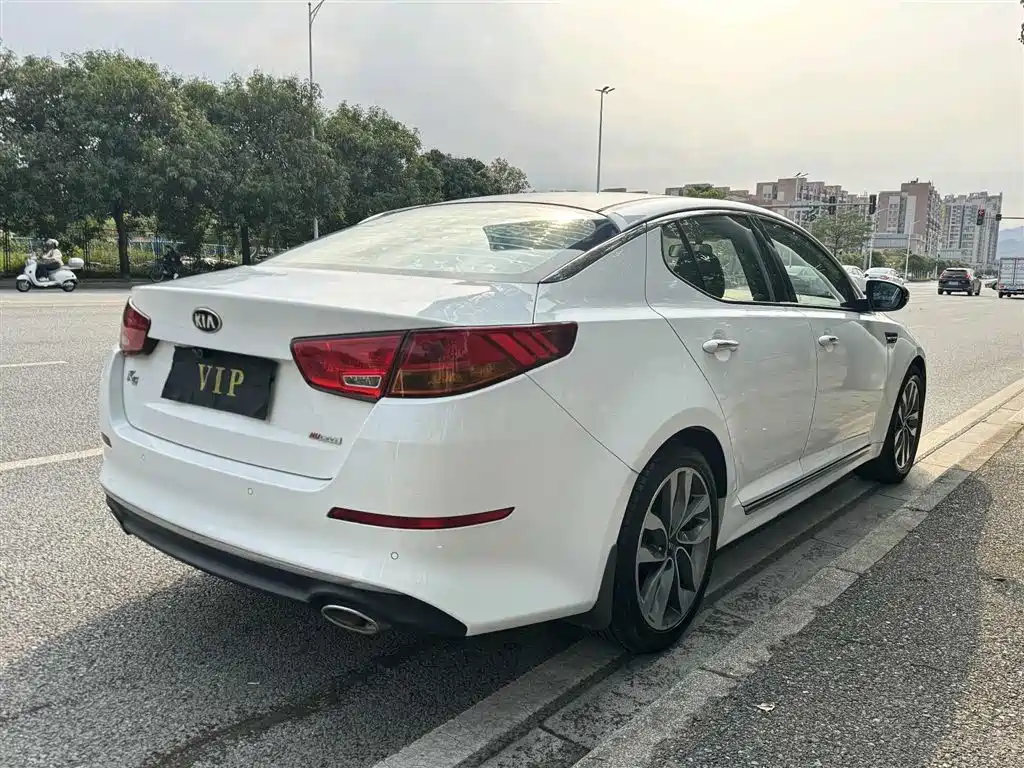 Kia K5 2015 2.0L Automatic LUX фото 8