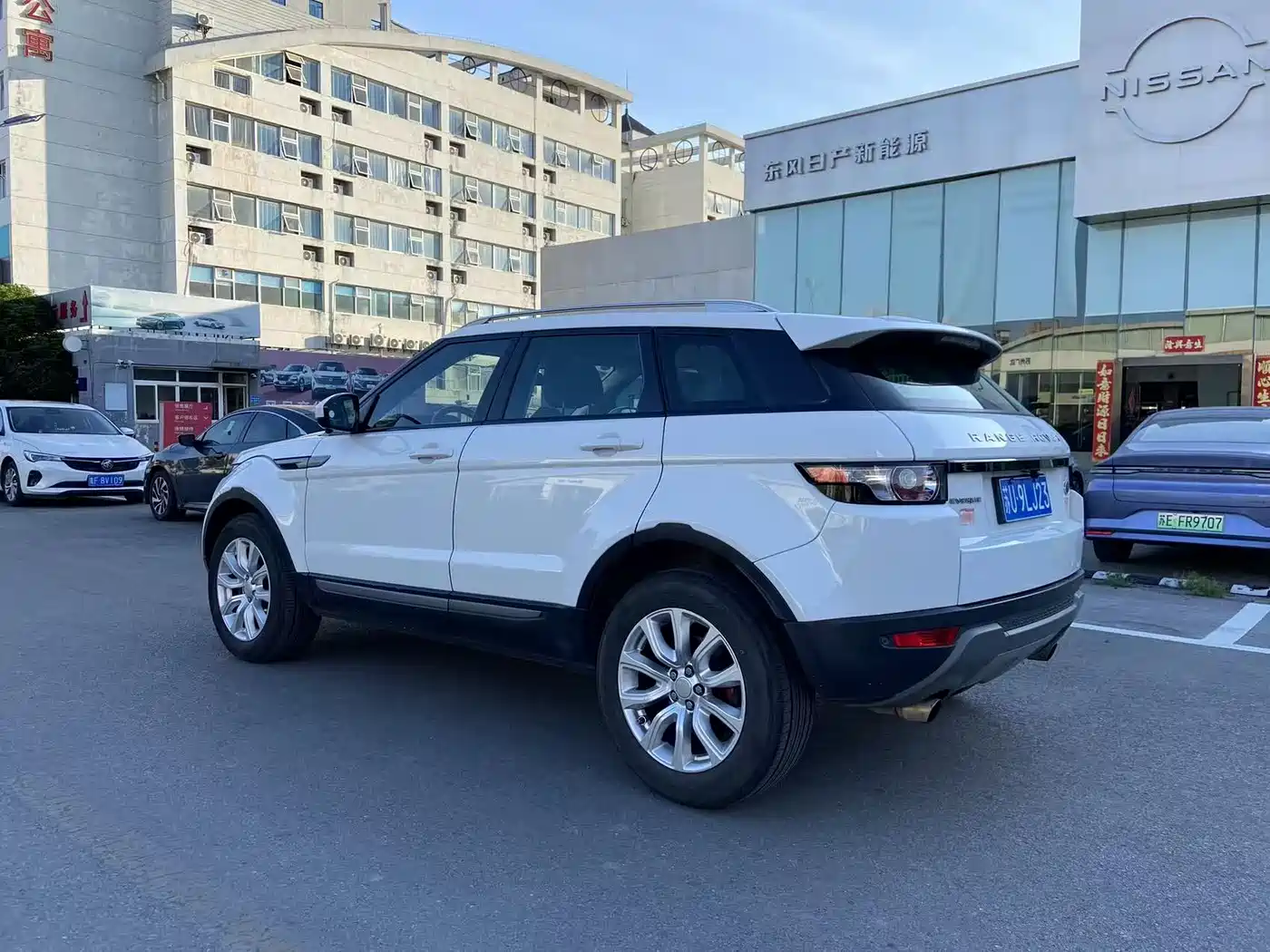 Land Rover Range Rover Evoque 2015 2.0T 5-Door Intelligent Edition фото 6
