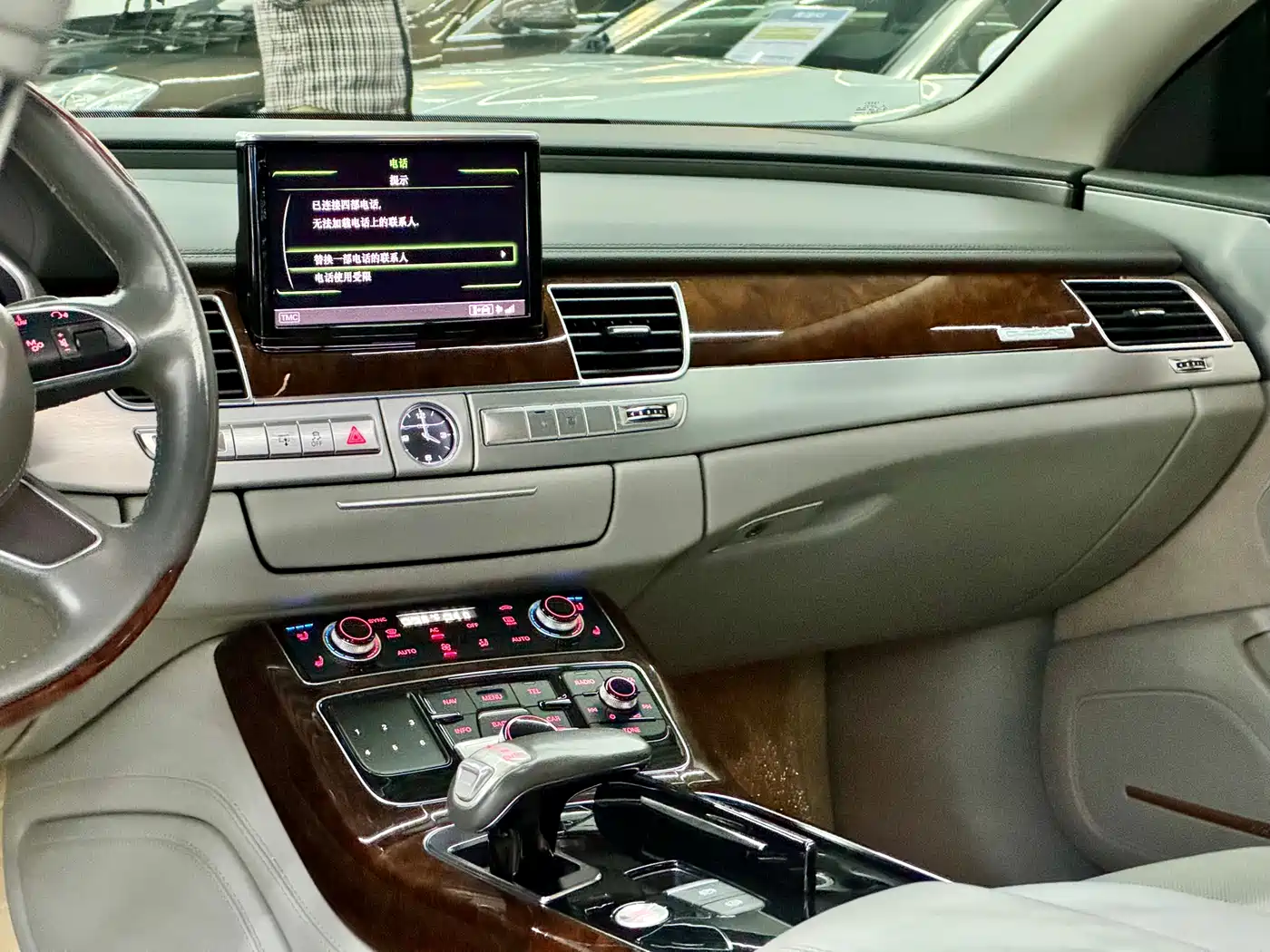 Audi A8 2011 A8L 3.0 TFSI quattro Luxury (245kW) фото 11