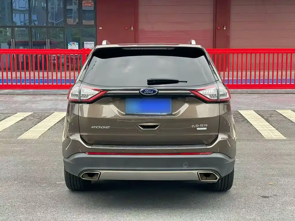 Фото 24 - Ford Edge