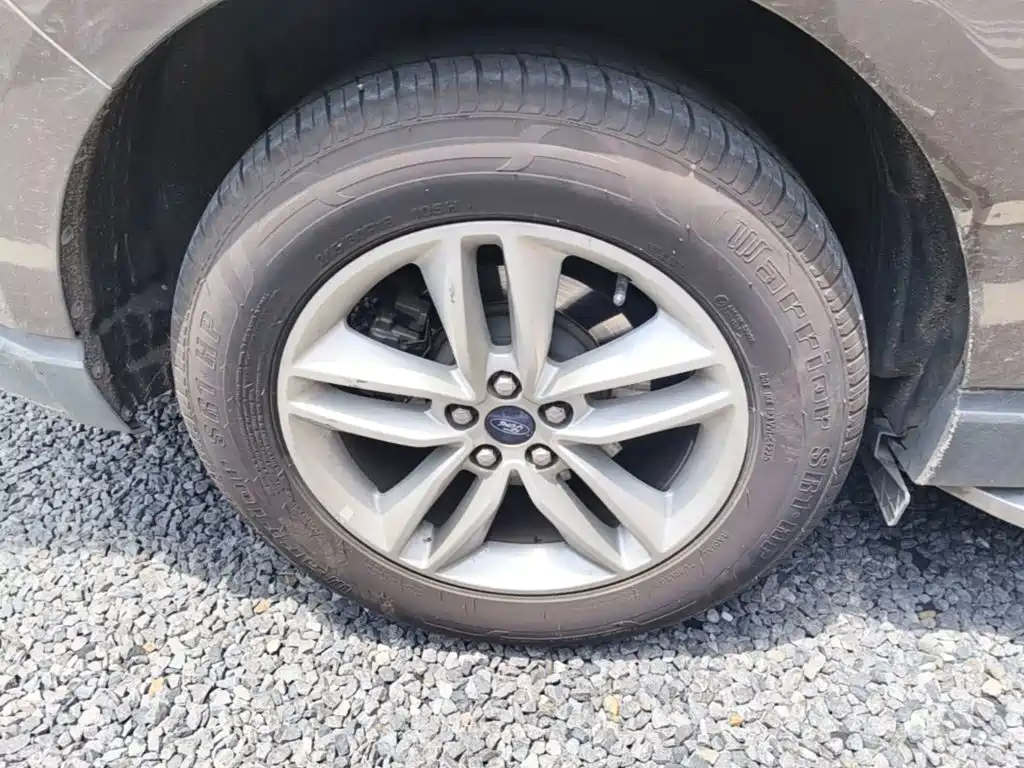 Фото 20 - Ford Edge