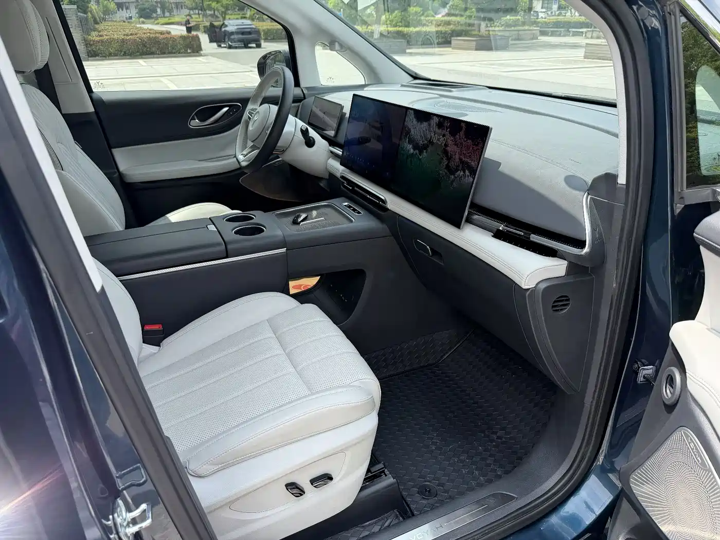 Voyah Auto Voyah Dreamer 2025 PHEV AWD Flagship Kunpeng Edition фото 7