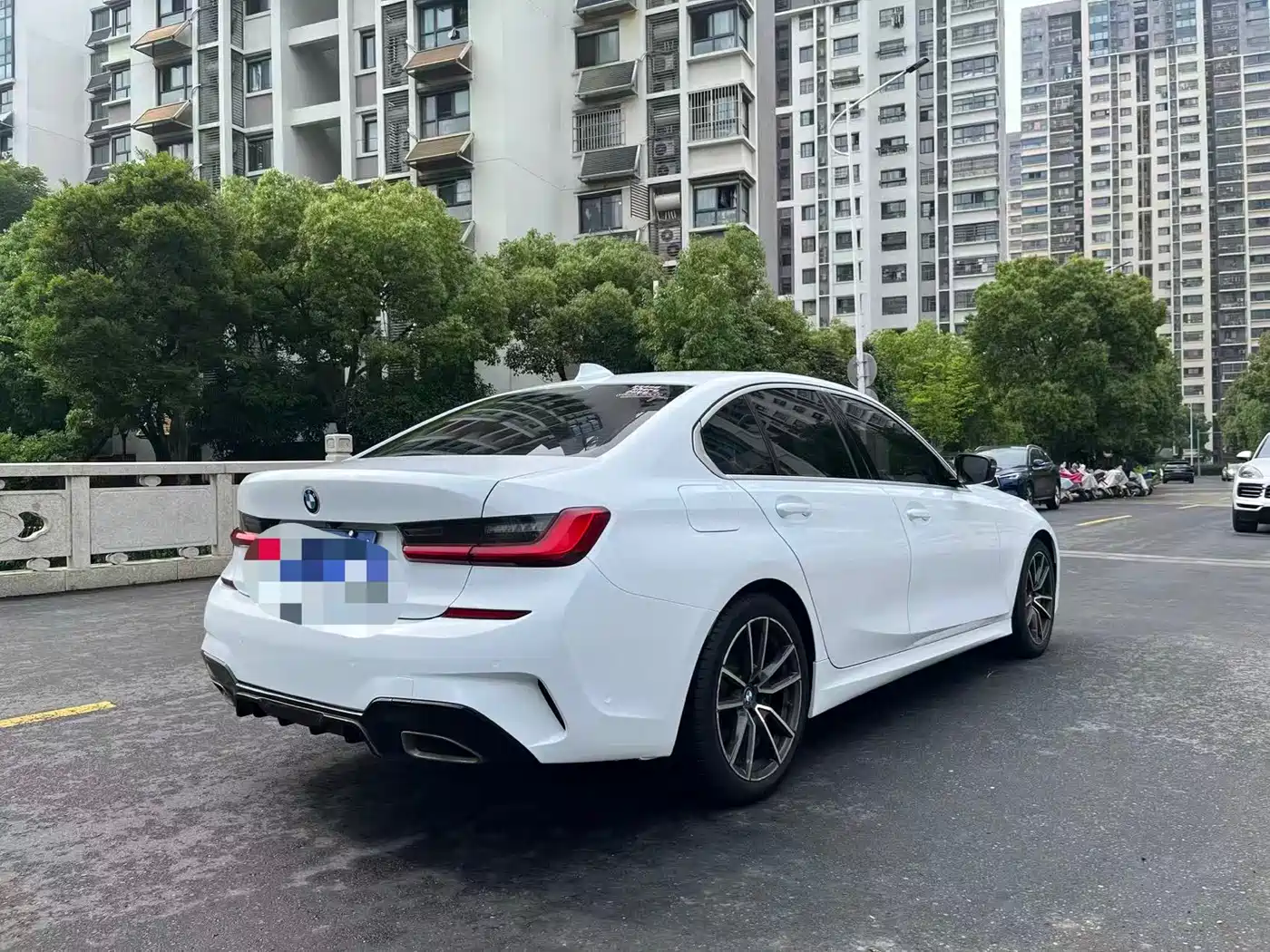 BMW 3-SERIES
