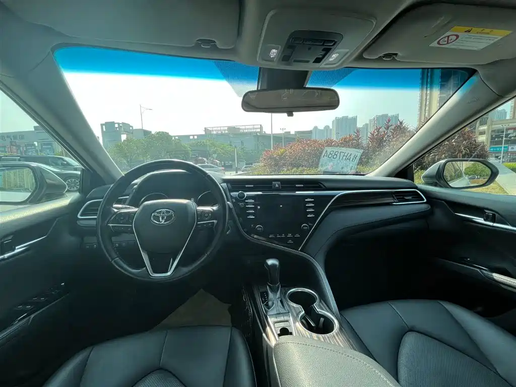 Toyota Camry 2018 2.5G Luxury Edition фото 10