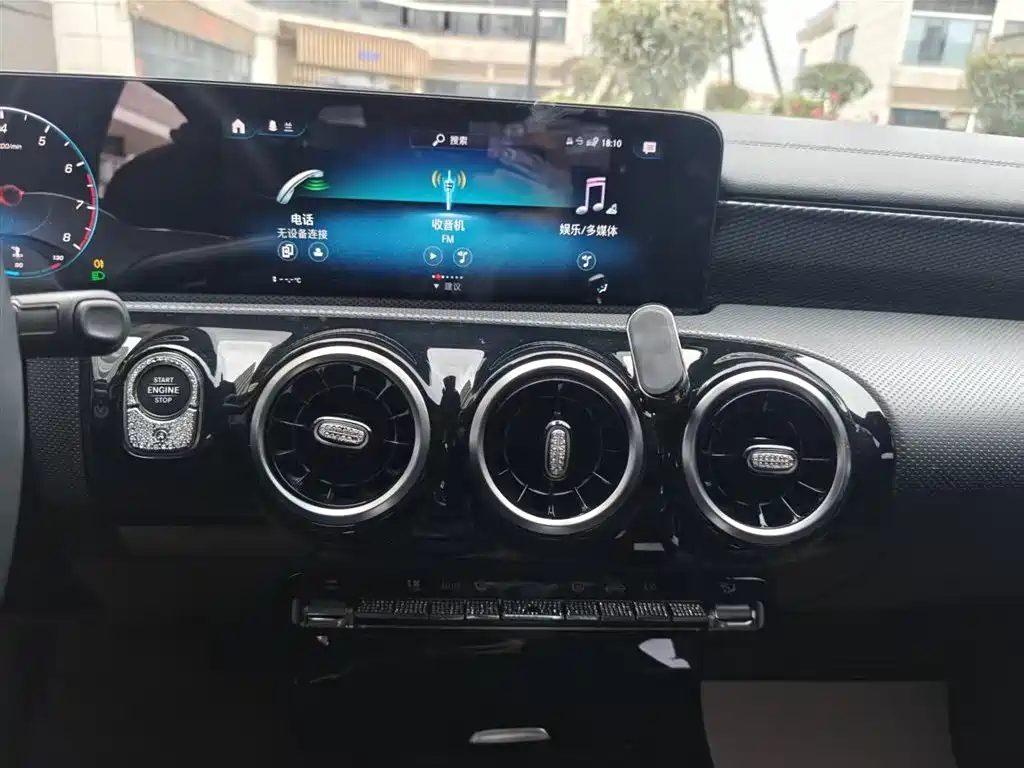 Mercedes-Benz A-Class 2021 A 200 L Sport Sedan Dynamic Type фото 13