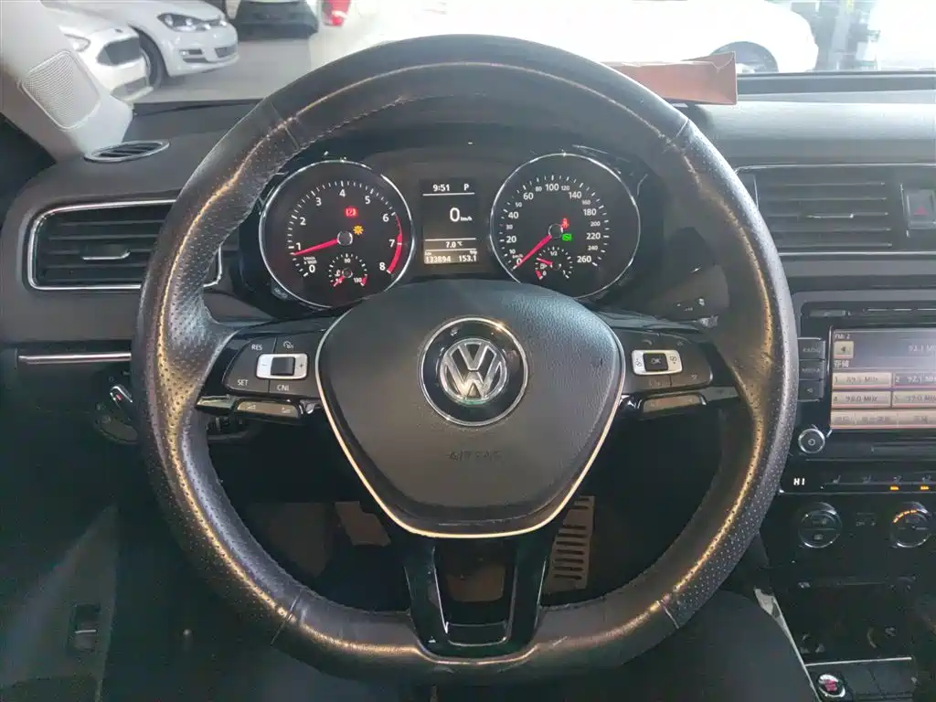 Volkswagen Sagitar 2015 230TSI Automatic Luxury фото 11