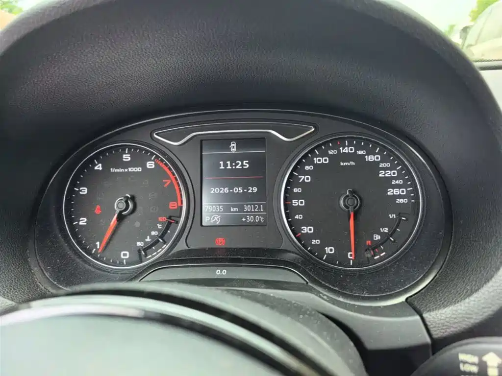 Audi A3 2015 Sportback 40 TFSI Automatic Comfort фото 12
