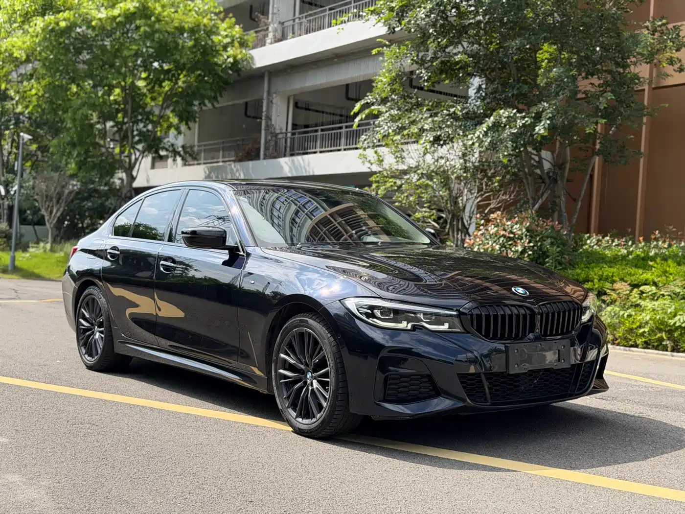 BMW 3 Series 2022 325Li M Sport Shadow Edition фото 3