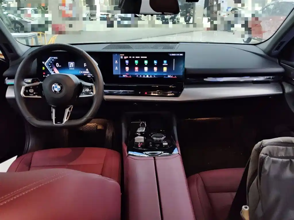 BMW 5 Series 2025 530Li Leading M Sport Package фото 6