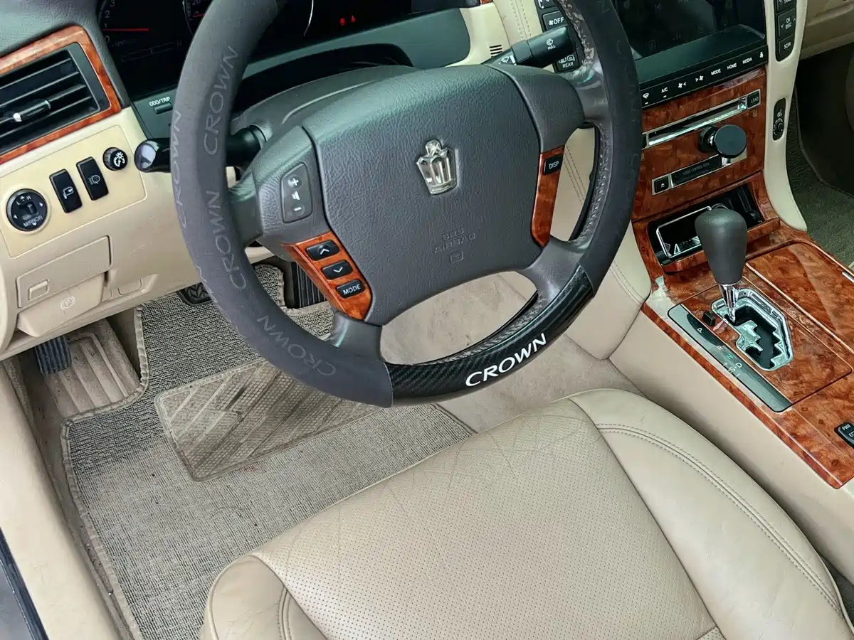 Toyota Crown 2007 2.5L Royal Special Edition фото 7