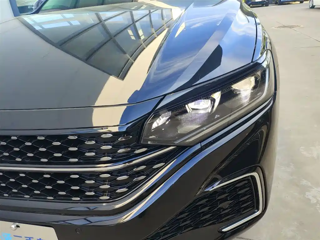 Volkswagen Passat 2025 Outstanding 380TSI Starlight Dragon Soaring Edition фото 24