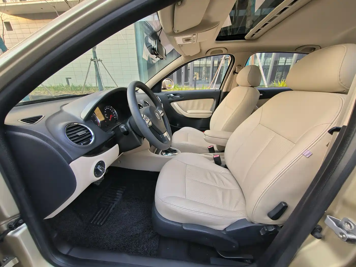 Volkswagen Lavida 2011 1.6L Automatic Pinya Edition фото 4