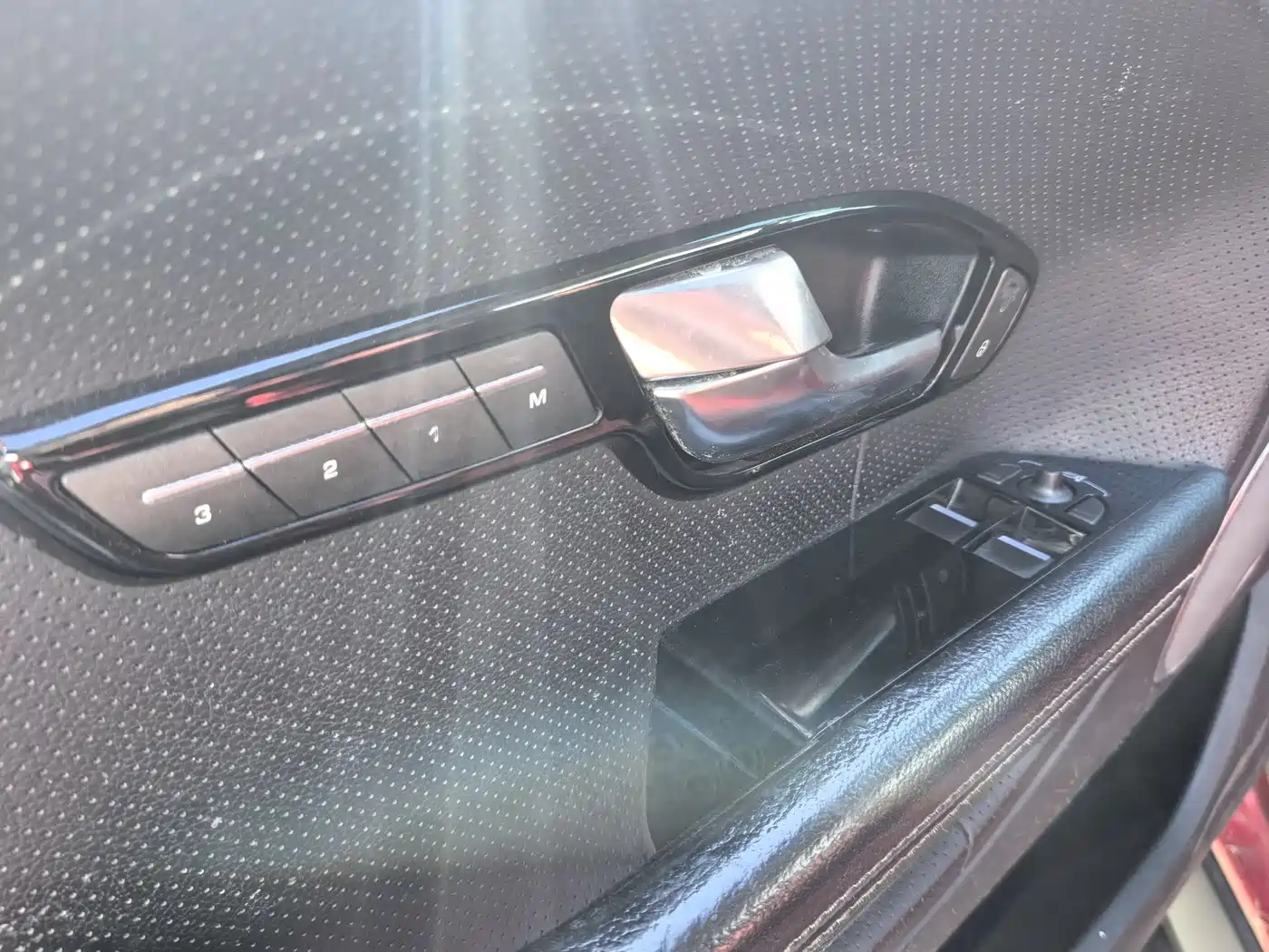 Land Rover Range Rover Evoque (Import) 2012 2.0T 3-door Premium Edition фото 12