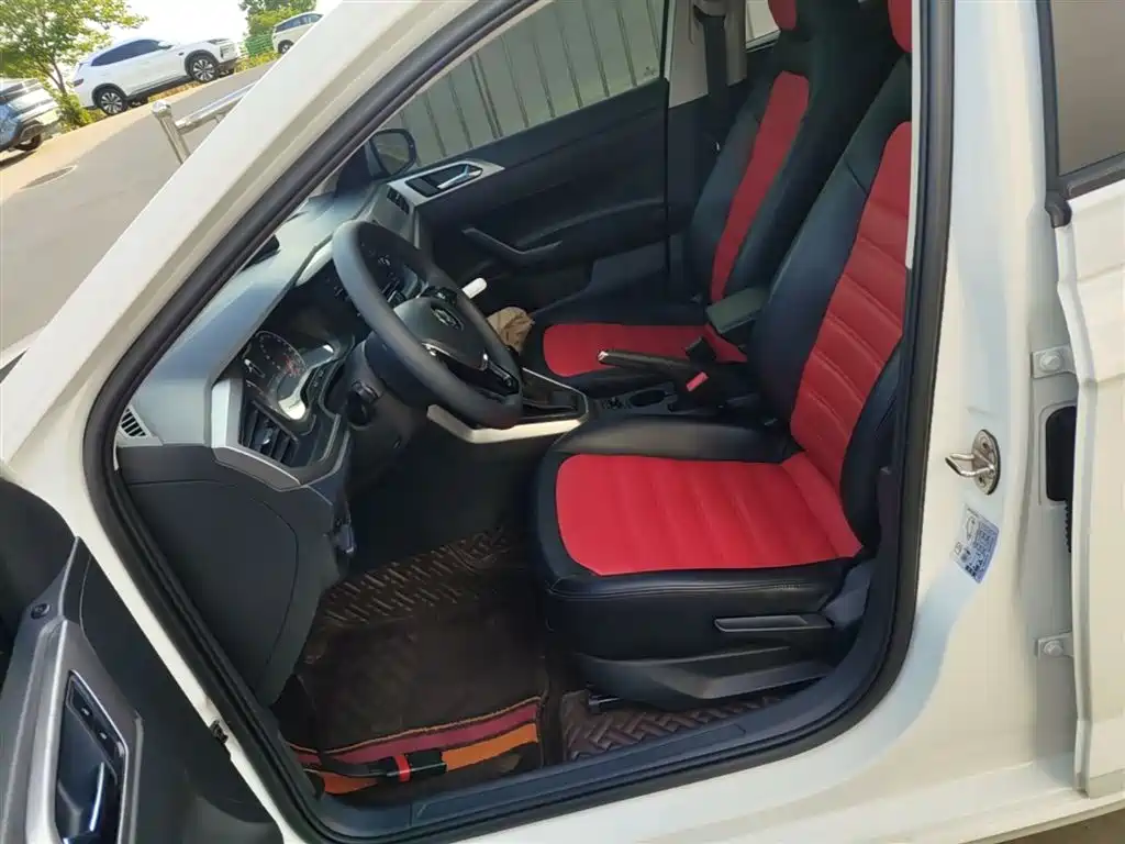 Volkswagen Polo 2019 Plus 1.5L Automatic Panorama Enjoyment Edition фото 15