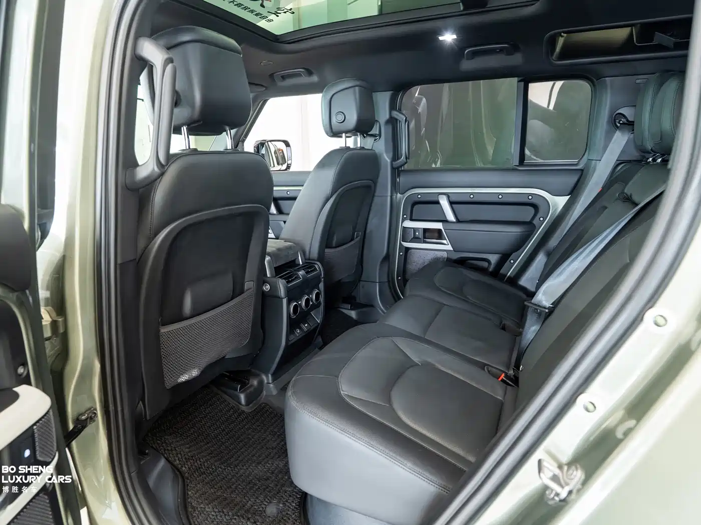 Land Rover Defender 2023 Model 110 3.0T P400 X-DYNAMIC HSE фото 20